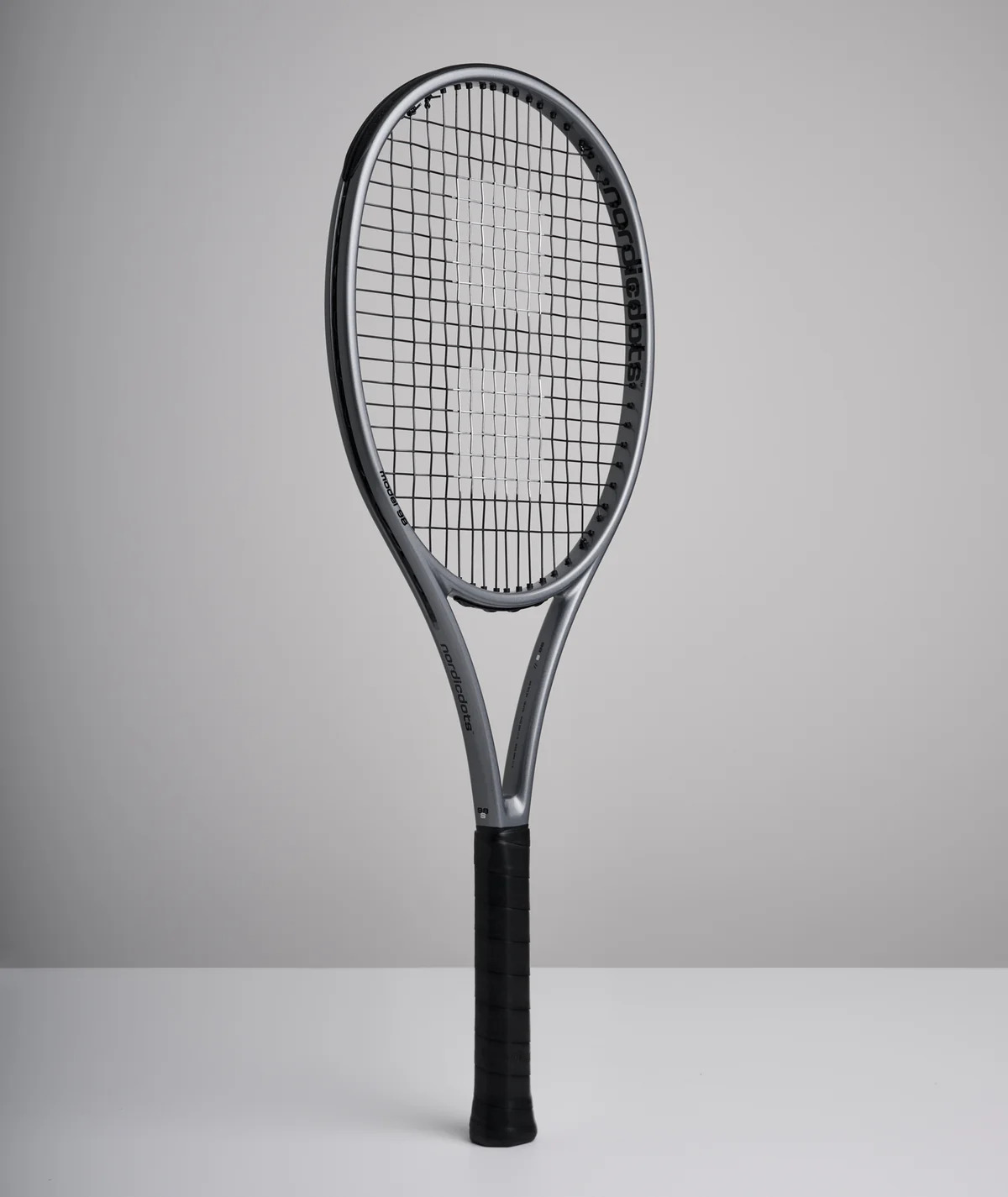 Ракетка теннисная NORDICDOTS Model 98 S - Steel Gloss Ракетка теннисная NORDICDOTS Model 98 S - Steel Gloss