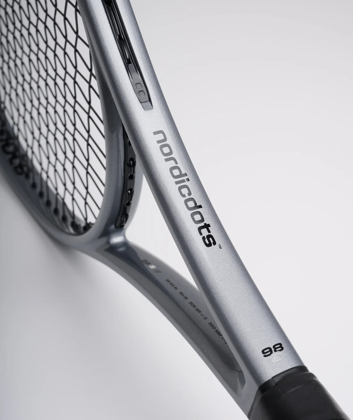 Ракетка теннисная NORDICDOTS Model 98 S - Steel Gloss Ракетка теннисная NORDICDOTS Model 98 S - Steel Gloss